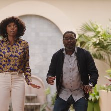 Gli amici delle vacanze: Lil Rel Howery e Yvonne Orji in una scena