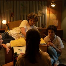 Open Your Eyes: una scena di gruppo della serie Netflix