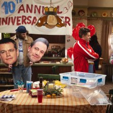 Kevin Can F**k Himself: una foto di scena