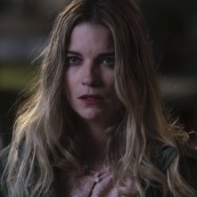 Kevin Can F**k Himself: Annie Murphy in una scena