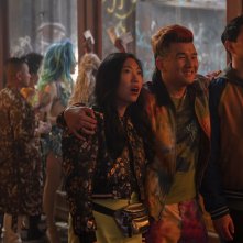 Shang-Chi e la leggenda dei Dieci Anelli: Simu Liu, Ronny Chieng, Awkwafina in una scena del film