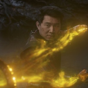 Shang-Chi e la leggenda dei Dieci Anelli: Simu Liu in una scena di combattimento