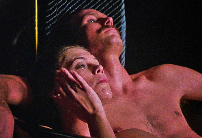 Brivido caldo: William Hurt e Kathleen Turner fra passione e delitto