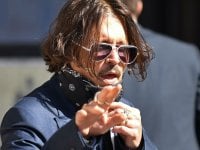 Johnny Depp ringrazia i fan in un video da Karlovy Vary: 'Siete dei guerrieri, grazie mille!'