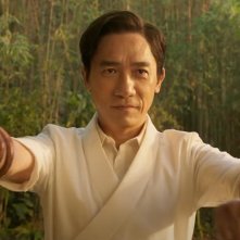 Shang-Chi e la leggenda dei Dieci Anelli:  Tony Leung in una scena del film