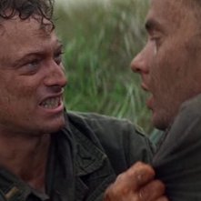 Forrest Gump: Gary Sinise e Tom Hanks in una scena del film