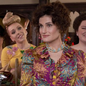Cenerentola: Idina Menzel in una scena del film
