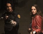 Resident Evil: Welcome to Raccoon City, Kaya Scodelario e Avan Jogia sono Claire e Leon nelle prime foto