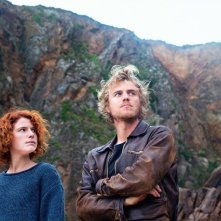 Beast: Jessie Buckley insieme a Johnny Flynn in una scena
