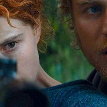 Beast:  Jessie Buckley e Johnny Flynn in una scena del film