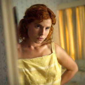 Beast:  Jessie Buckley in una scena del film