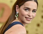 Emilia Clarke: chirurgia estetica fuori discussione dopo l’aneurisma cerebrale: 'La bellezza è essere felici'