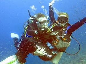 Dive Club - Un tuffo nel mistero: una scena della serie