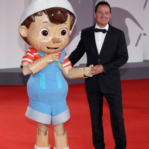 Pinocchio and friends: Iginio Straffi e Pinocchio sul red carpet di Venezia 2021