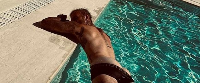 David Beckham mostra il lato b nella foto condivisa da sua moglie Victoria su Instagram