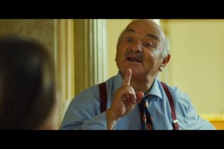 Benvenuti In Casa Esposito - Clip