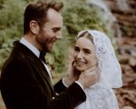 Lily Collins ha sposato il regista Charlie McDowell: le foto del matrimonio e il romantico messaggio