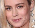 Brie Larson: lo strano outfit da escursionismo di Captain Marvel è virale (FOTO)