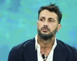 Fabrizio Corona vorrebbe sedurre Chiara Ferragni ma i follower lo scoraggiano: 'nessuno ti considera'