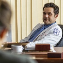 Dr. Death: Joshua Jackson in una scena
