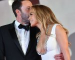 Venezia 78, Jennifer Lopez, Ben Affleck e Serena Rossi, terza incomoda sul red carpet: 'Li lascio soli'