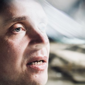 Il cieco che non voleva vedere Titanic: Petri Poikolainen in una sequenza