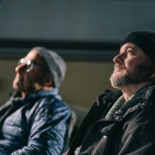 Supernova: Stanley Tucci e Colin Firth in una scena del film