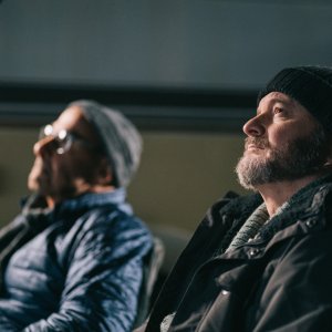 Supernova: Stanley Tucci e Colin Firth in una scena del film