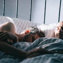 Supernova: Stanley Tucci e Colin Firth a letto insieme