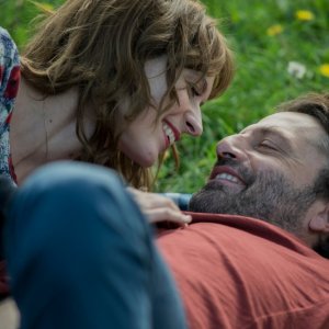 Una relazione: Sara Mondello e Guido Caprino in una scena del film