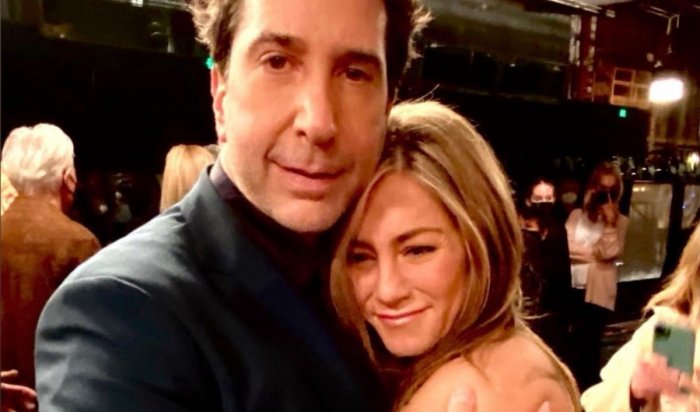 Friends: Jennifer Aniston parla di David Schwimmer e spiega i motivi del gossip sulla loro storia d'amore