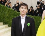 Elliot Page al Met Gala 2021: prima apparizione pubblica e l'omaggio a Oscar Wilde