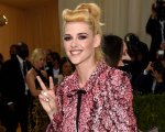 Kristen Stewart ai Met Gala 2021 punta sullo stile Barbie (FOTO)