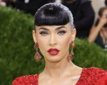 Megan Fox ai Met Gala 2021: la signora in rosso lascia tutti a bocca aperta (FOTO)