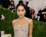 Zoe Kravitz: al Met Gala 2021 il suo nude look conquista il red carpet (FOTO)