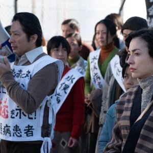 Il caso Minamata: Hiroyuki Sanada durante una scena del film