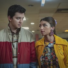 Sex Education 3: Asa Butterfield e Mimi Keene in una scena della serie Netflix
