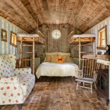 Winnie the Pooh: Airbnb