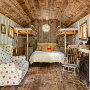 Winnie the Pooh: Airbnb
