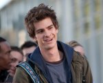 Andrew Garfield: il suo messaggio a Jessica Chastain dopo il bacio di Oscar Isaac sul red carpet
