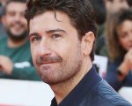 Alessandro Siani con gli operai di Whirlpool Napoli, la protesta a San Gennaro