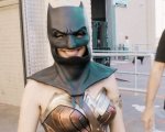 Gal Gadot: Wonder Woman indossa la maschera di Batman in un video