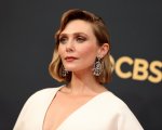 Emmy 2021: Elizabeth Olsen con l'abito disegnato dalle sorelle Mary-Kate e Ashley (FOTO)