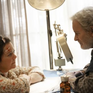 Il nido dello storno: Kevin Kline e Melissa McCarthy in una scena del film