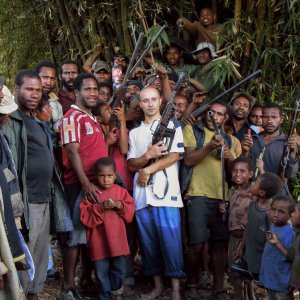 Livio Fornoni sul set del film Altra Civiltà Expedition in New Guinea