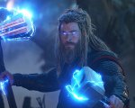 Thor: cosplayer posa a Disneyland col Mjölnir e dal cielo scende un fulmine vero (VIDEO)