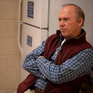 Dopesick: Michael Keaton in una scena del film