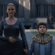 Fondazione: Laura Birn e Cooper Carter in una scena della serie Apple