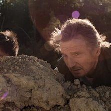 Un uomo sopra la legge: Jacob Perez e Liam Neeson in una scena del film