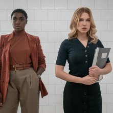 No Time To Die: Lashana Lynch e Léa Seydoux in una scena del film